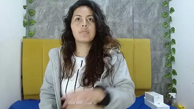 amara_leoncm from StripChat is Freechat