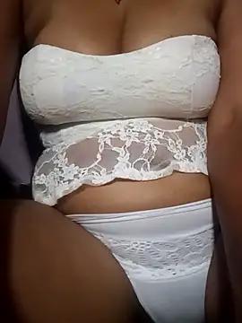 Amazona-latina from StripChat
