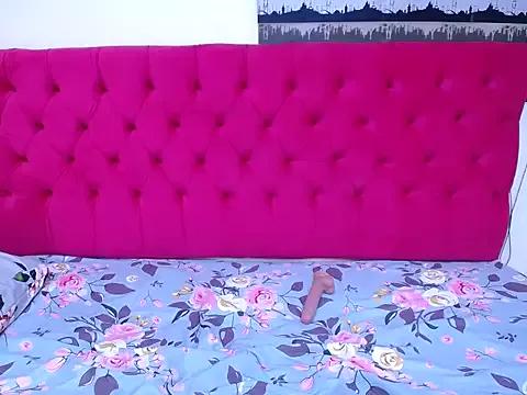Amberdiamondmmm from StripChat is Freechat