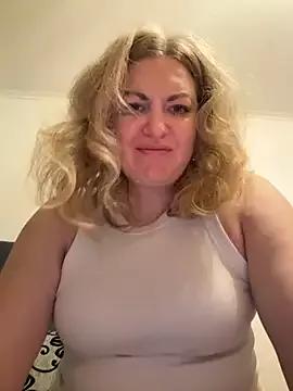 Amelia-Diamond from StripChat is Freechat