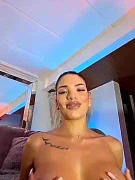 Ameliadickens from StripChat is Freechat