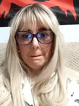 Amelialove42 from StripChat is Freechat