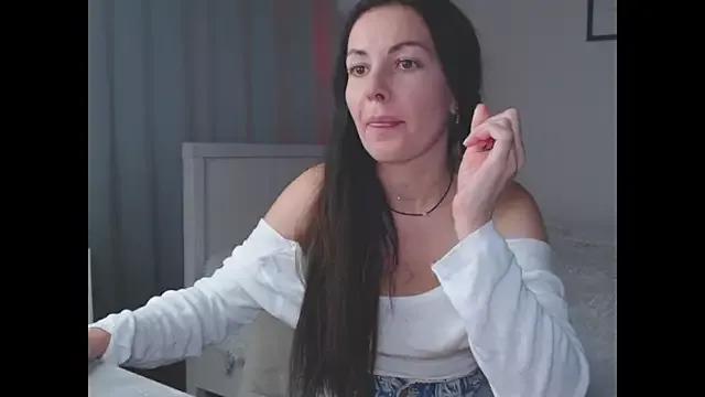 ameliamersi from StripChat is Freechat