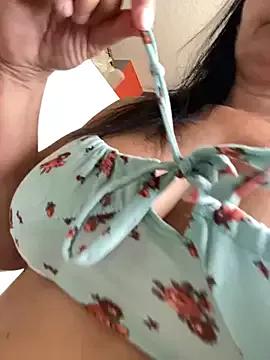 AmiraAnn from StripChat is Freechat