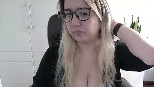 amooraaamoon from StripChat