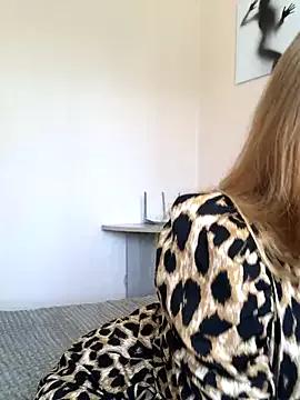 Amore_Mia_ from StripChat is Freechat