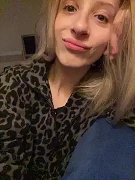 amorearte_m from StripChat is Freechat