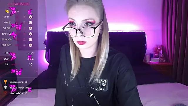 amyshhka from StripChat is Freechat