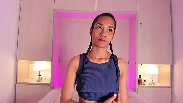 AnahiCollins from StripChat is Freechat