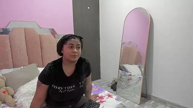 AndreaSweet2 on StripChat