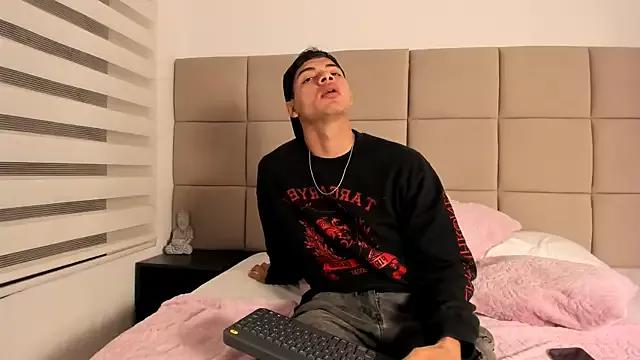 andrew_colleman from StripChat is Freechat