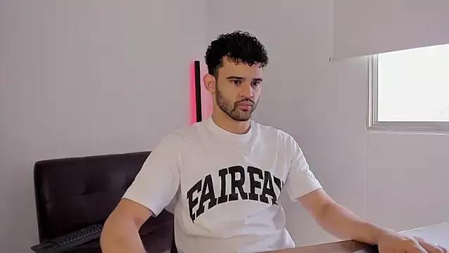 andrewChris_ from StripChat is Freechat