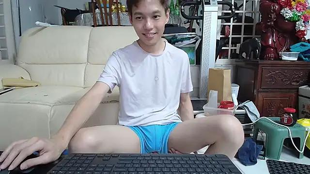 andrewooi from StripChat is Freechat