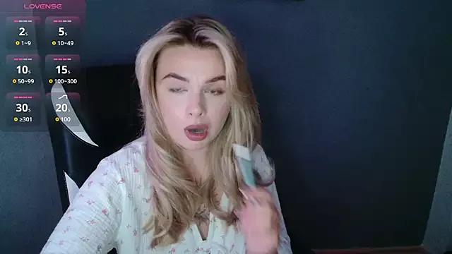 AngelicaHollywood from StripChat is Freechat