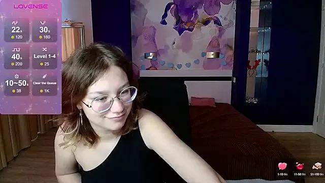 AngelinaLow from StripChat is Freechat