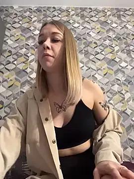 AngellnSilk from StripChat is Freechat