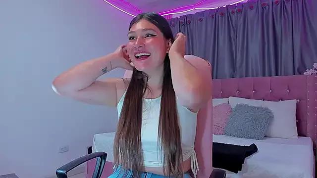 AngieG14_ from StripChat is Freechat