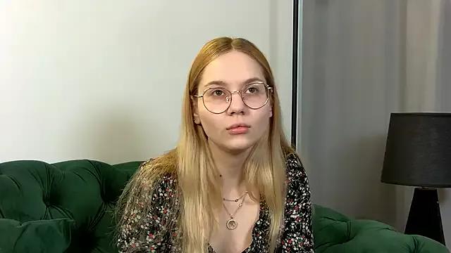 AnidiBerry from StripChat is Freechat