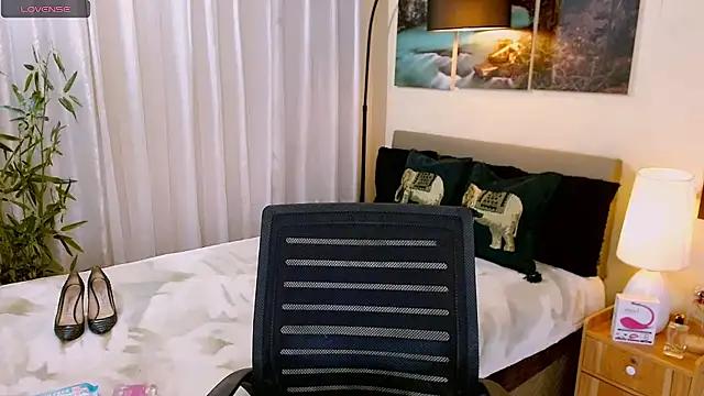 Anna_Leah from StripChat
