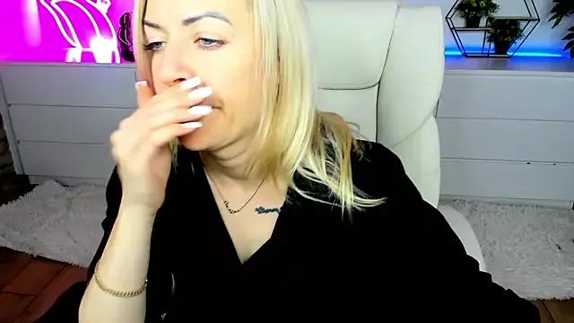 Anna_Snows from StripChat