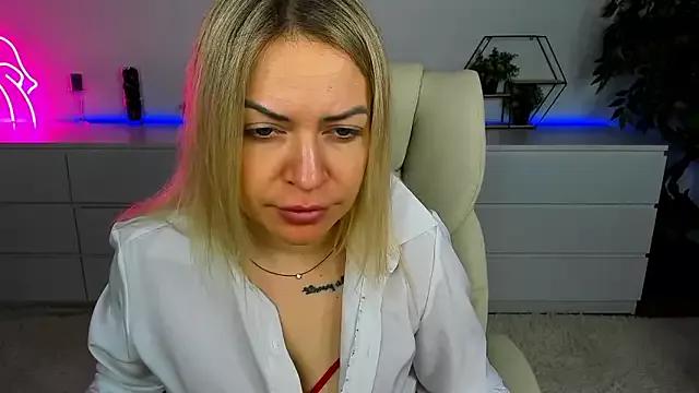 Anna_Snows from StripChat