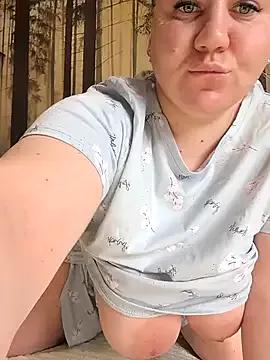 AnnaCurvy from StripChat