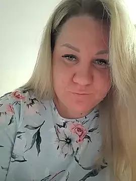 AnnaCurvy from StripChat