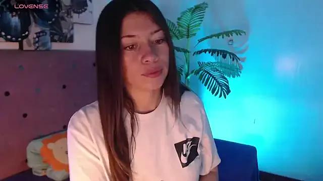 AnnaliOlsenX from StripChat is Freechat