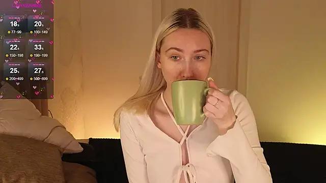 AnnaPeachy from StripChat