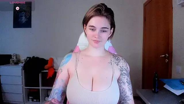 AnnaRoading from StripChat