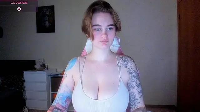 AnnaRoading from StripChat