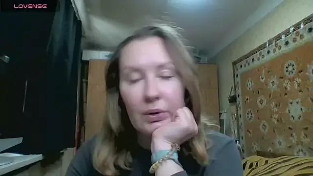 AnnaXLovers from StripChat is Freechat
