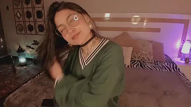 anne_dh from StripChat