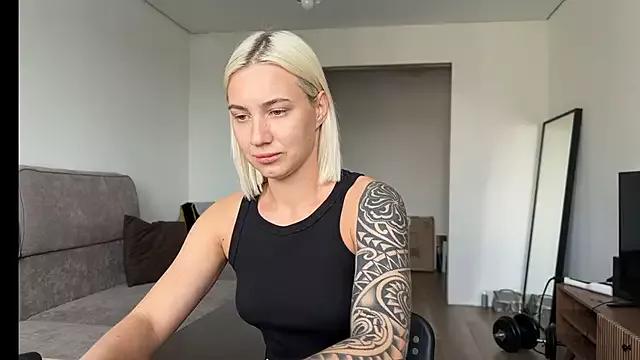 AnneBall from StripChat