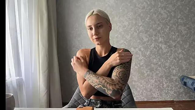 AnneBall from StripChat