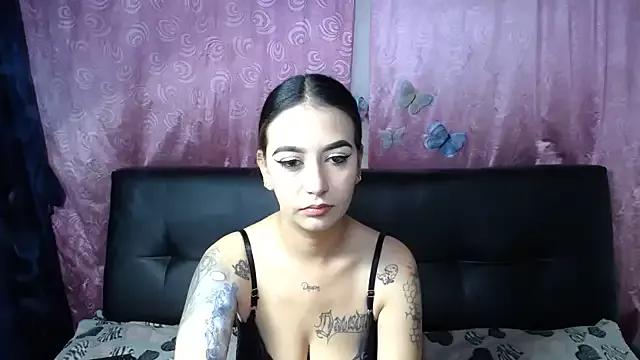 Annerainhoot from StripChat