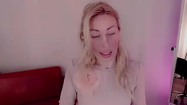 AnnieGOld_ from StripChat