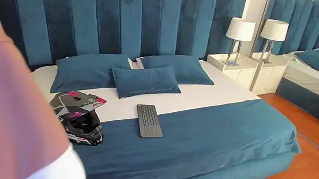 AnnyCherry_ from StripChat