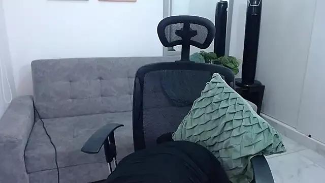 annylouis from StripChat