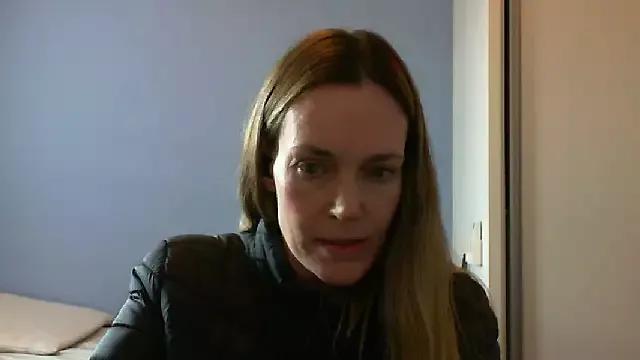 Annylove1 from StripChat