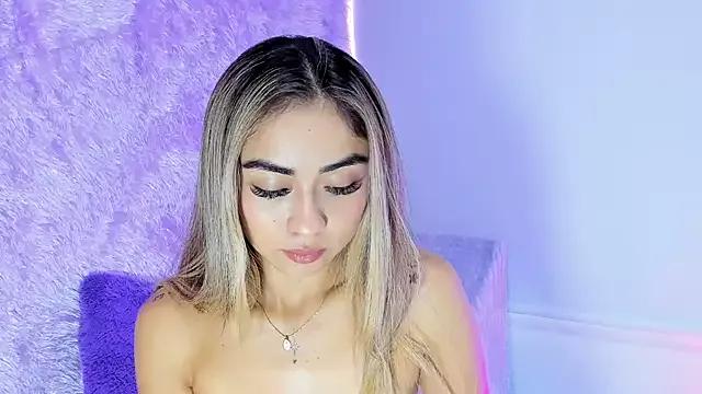 Annyy_Ricee28 from StripChat