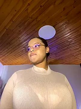 Antonellaa_pink from StripChat is Freechat