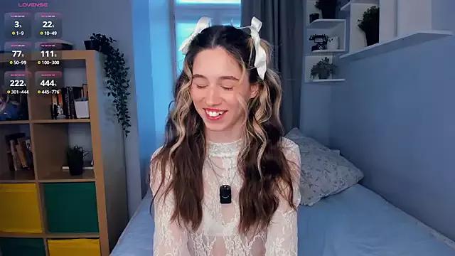 AntonettaTarring from StripChat is Freechat