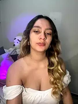 April-Fox from StripChat is Freechat
