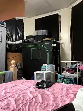 April_Showers420 from StripChat is Freechat