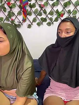 Arab_rainbow_girls from StripChat