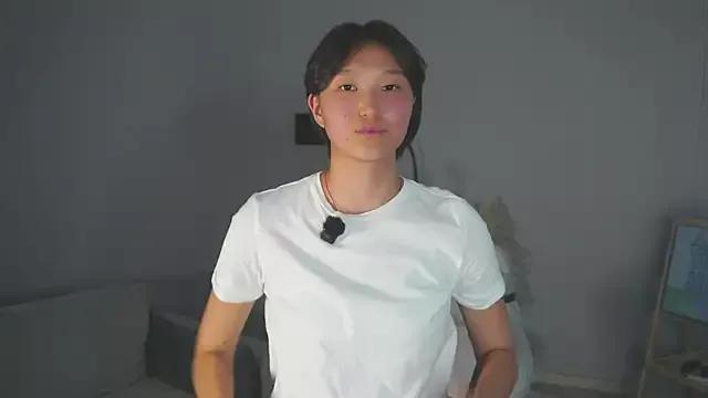 AraBehning from StripChat is Freechat