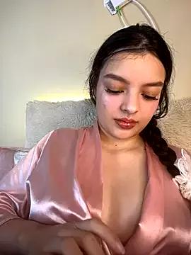 AriaHeavenss from StripChat is Freechat