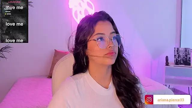 Ariana_Pierce from StripChat