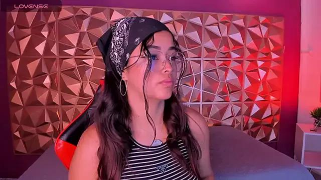 Ariana_Pierce from StripChat